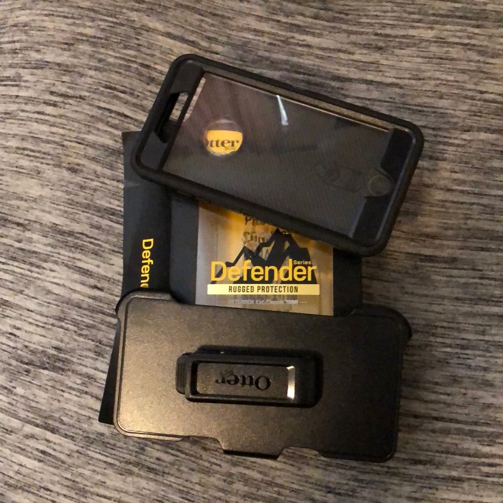 Iphone 8+,7+ Otterbox phone case with belt clip